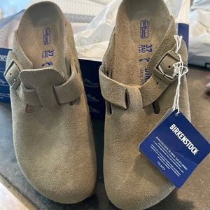 Birkenstock Boston Clog in faded khaki